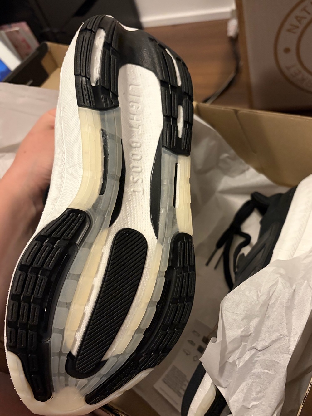 ADIDAS Ultraboost Light - Picture 6 of 8